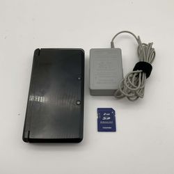 Nintendo 3DS Console + SDHC memory card 2G and Power Supply