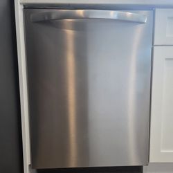 Frigidaire Dishwasher 2019 $100
