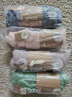 Bella Tunno Hooded Towel + Wash Mitt Set