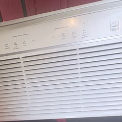 Midea 12,000 BTU Window AC unit with Heat / Cool Energy Star
