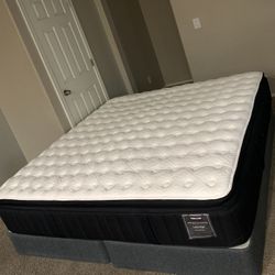 KING STEARNS AND FOSTER LAKERIDGE MATTRESS AND FREE BOX SPRINGS 