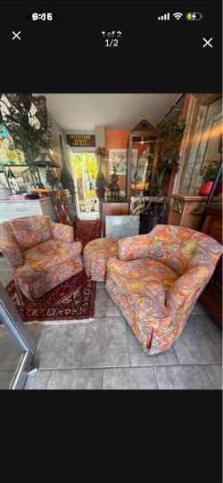 Vintage Beautiful club chairs with ottoman