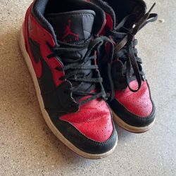 Nike Air Jordan’s 4Y