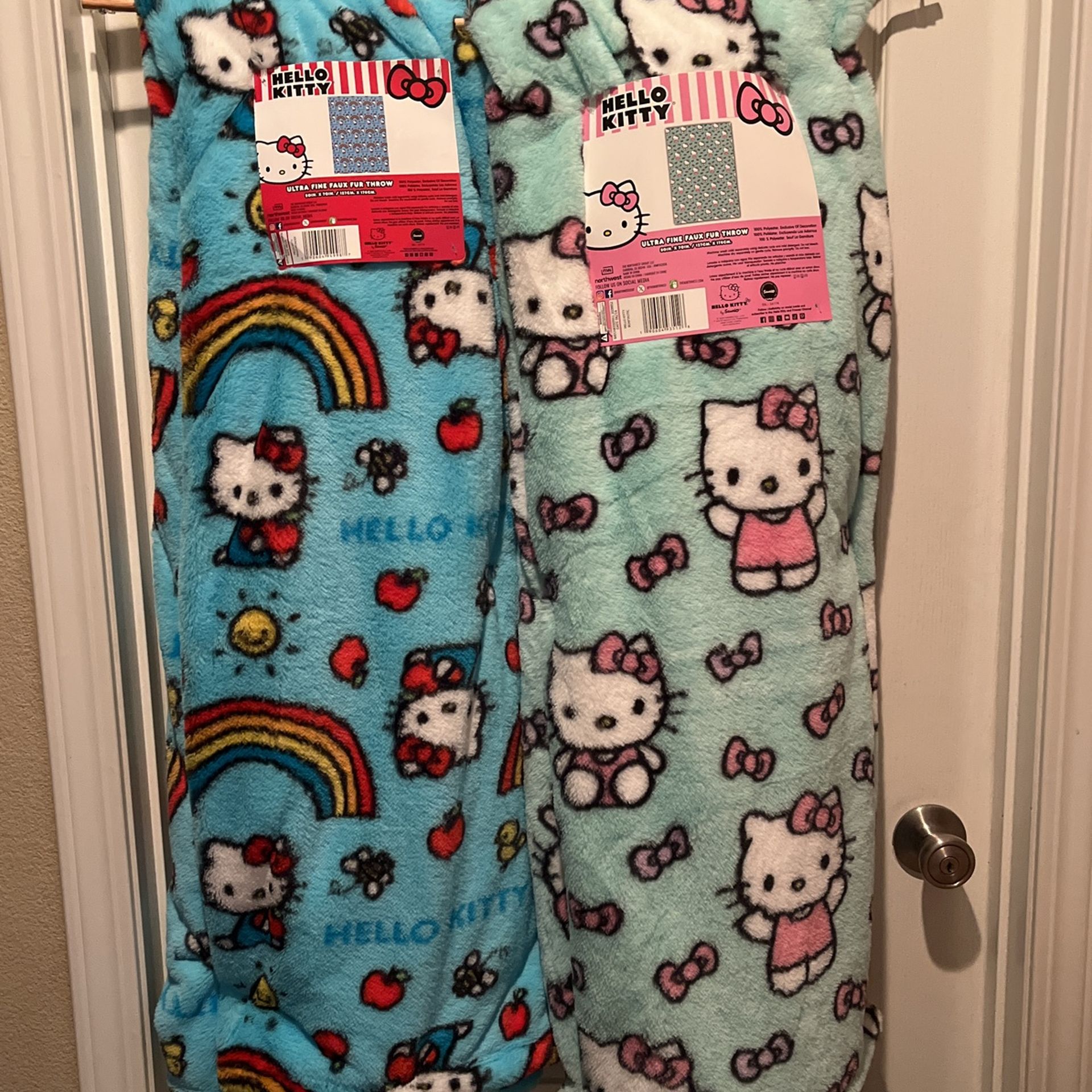 NWT Hello Kitty Ultra Fine Faux Throw-blanket 50x70in