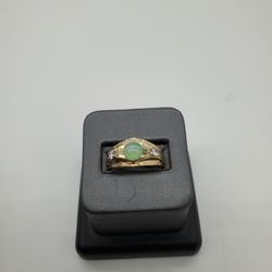 14KT YELLOW GOLD LADIES DIAMOND RING WITH GREEN STONE