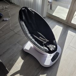 4moms MamaRoo Multi-Motion Baby Swing, Bluetooth Enabled with 5 Unique Motions, Black