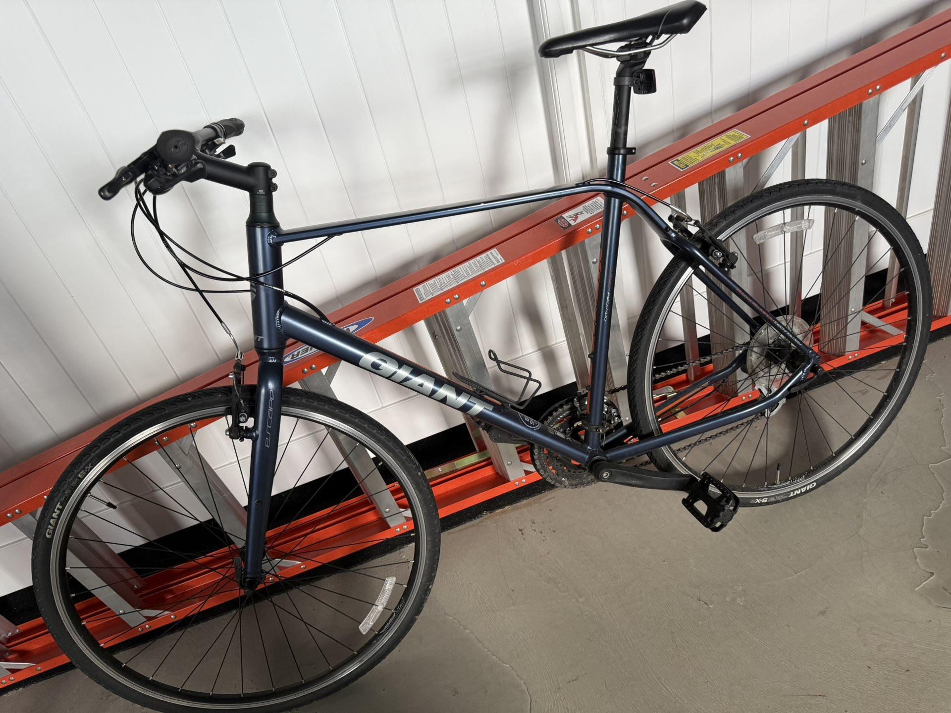 Giant Escape Hybrid Bike