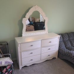 White dresser with mirror