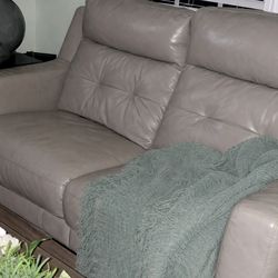 Light Gray Leather Reclining Sofa – Modern, Clean & Comfortable