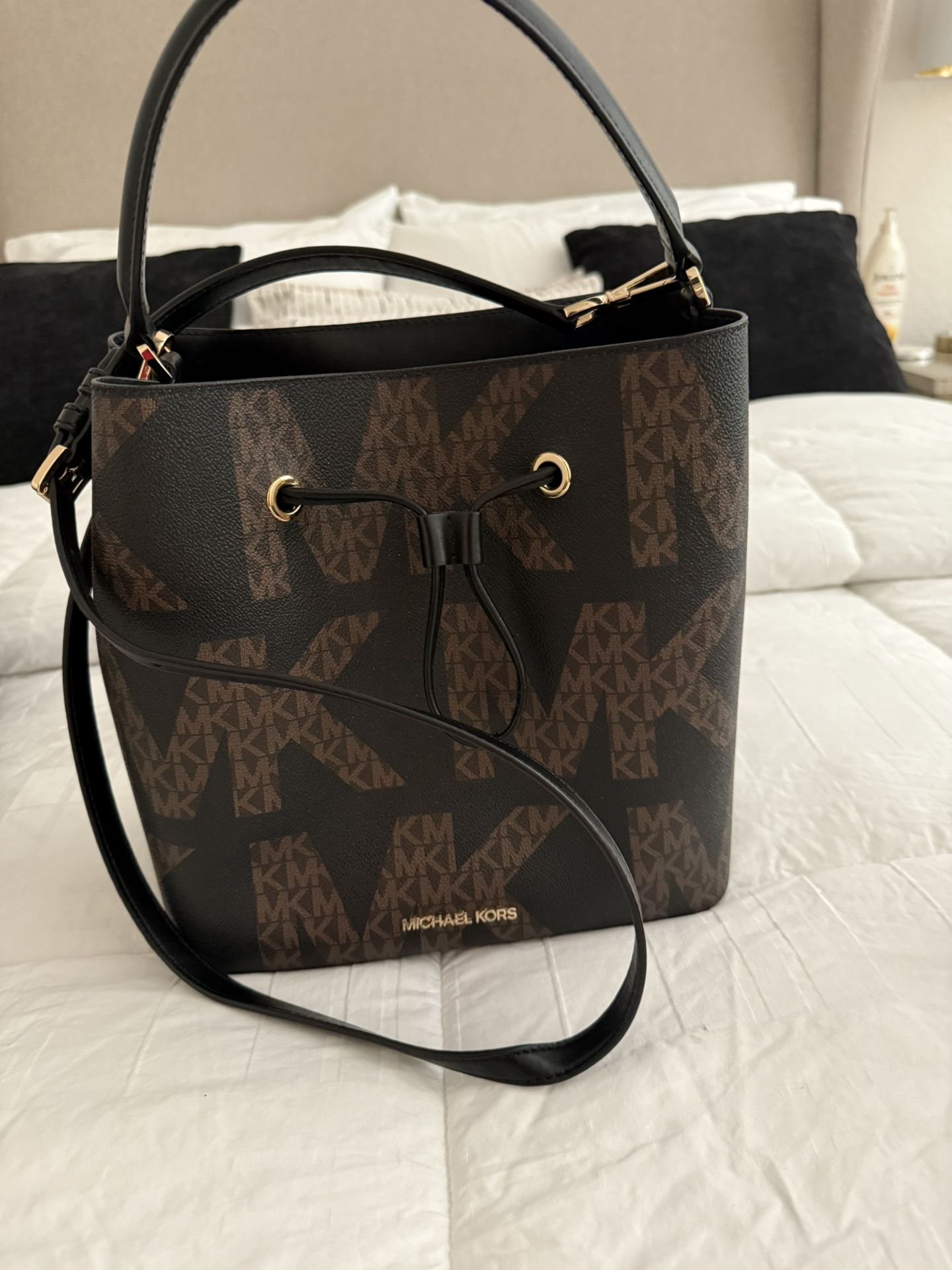 Michael Kors Medium Bucket Bag