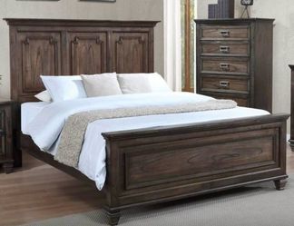 Queen solid wood bedroom group