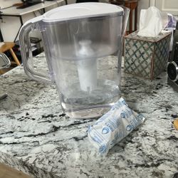 Brita Pitcher + 1 Replacement Filter 