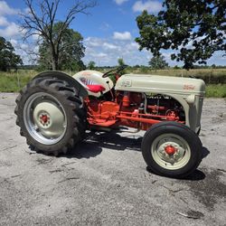 NEAR MINT Ford 8N Tractor!
