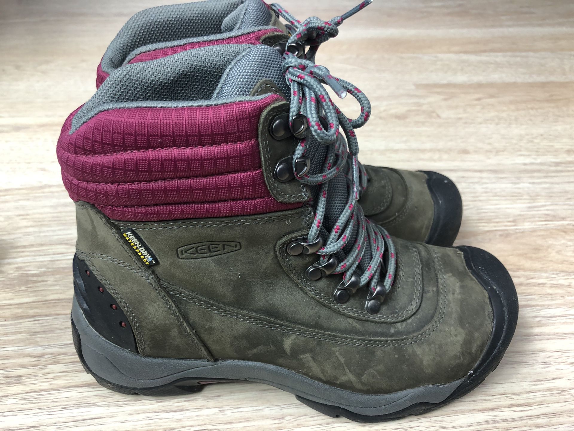 KEEN Revel II Women's Waterproof Cold Weather Hiking Boots SZ 6.5 Trail Mid