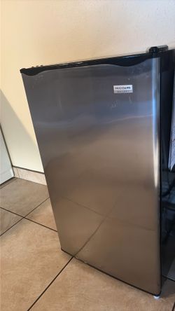 Frigidaire mini fridge