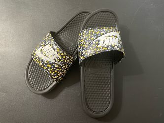 Nike Slides With Daisy Flowers