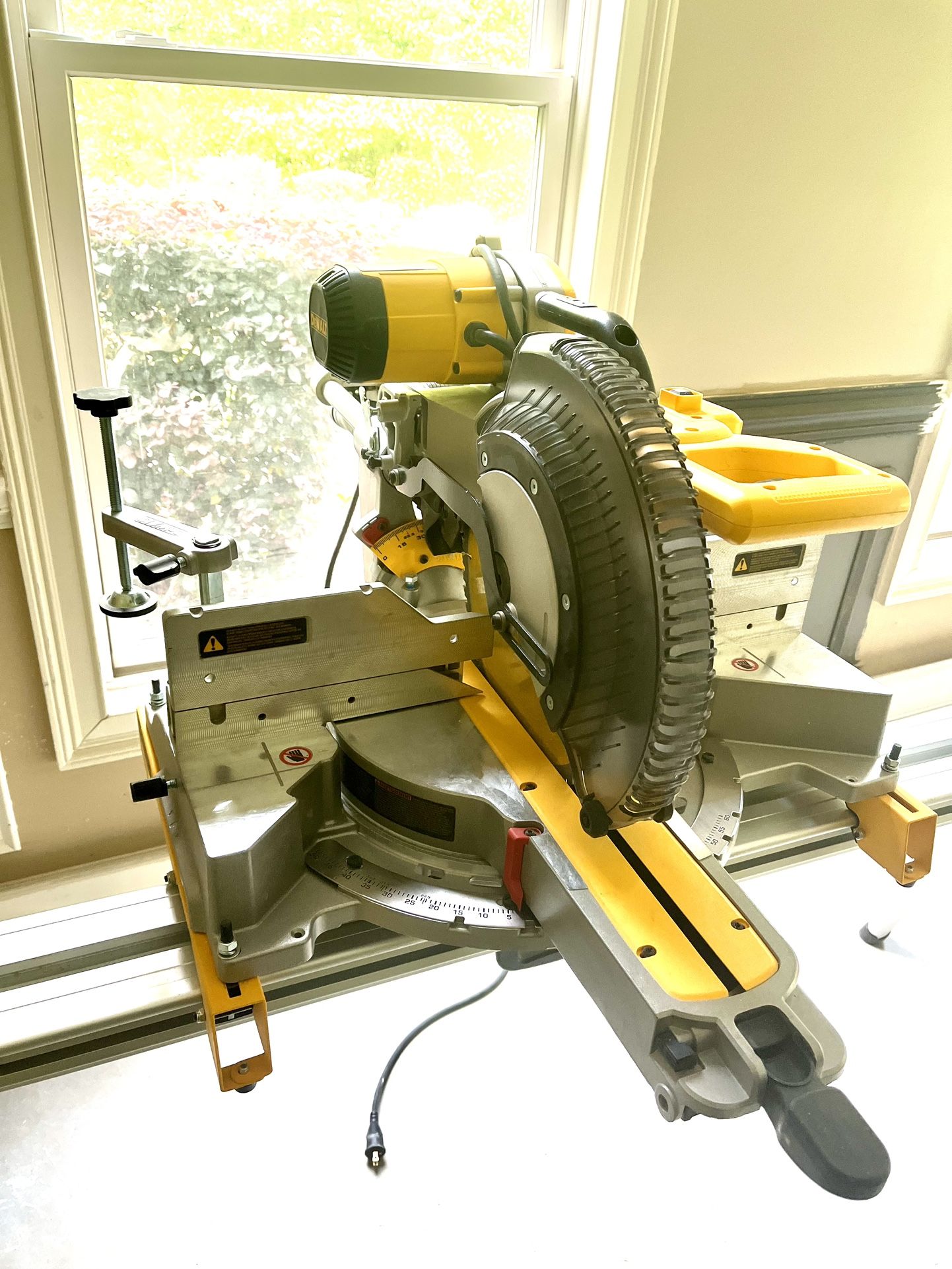 Dewalt Miter Saw - DWS780 - Top of the Line - Pristine Condition