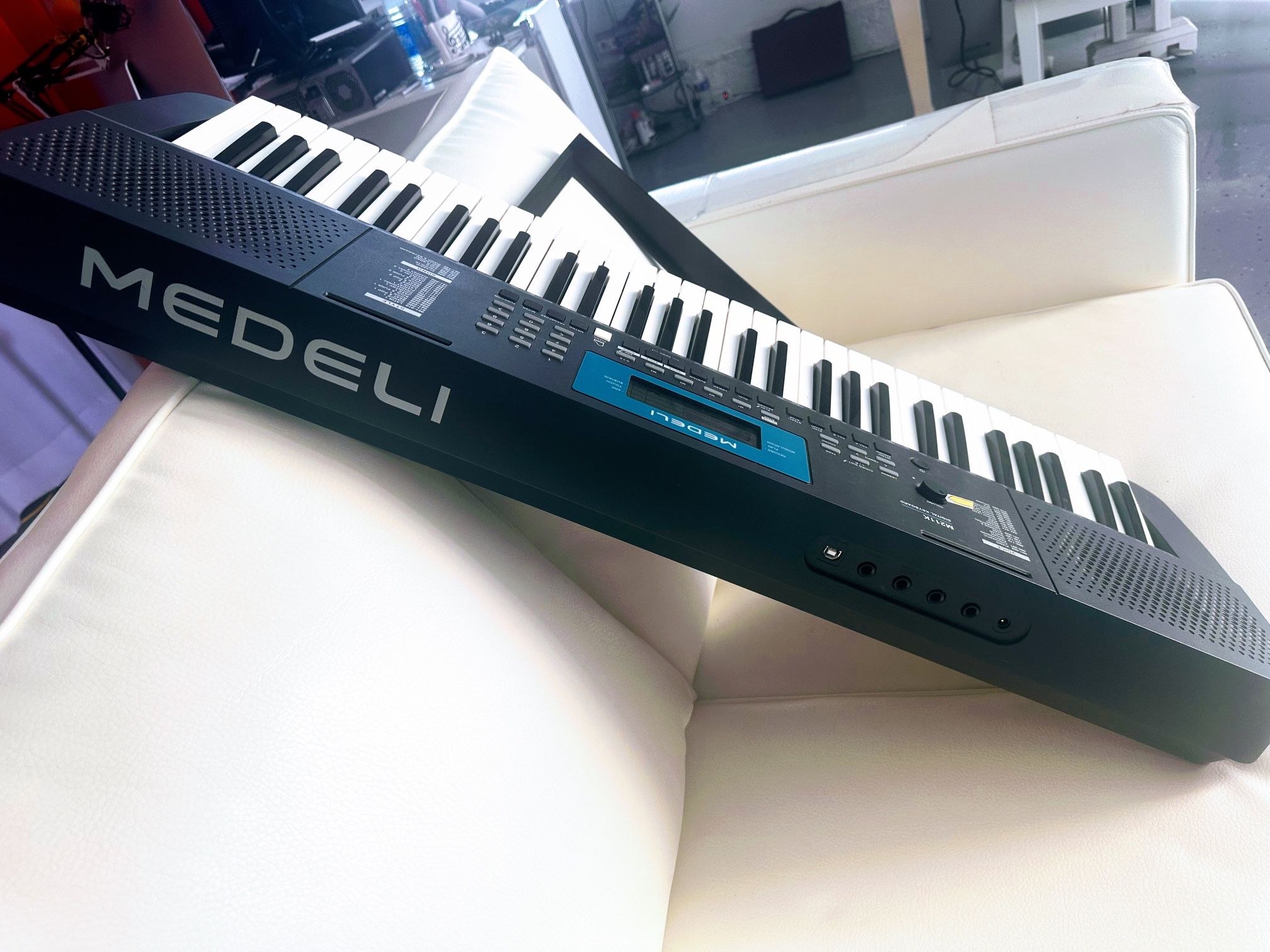 MEDELI Portable Keyboard 61 Keys Almost New!!!