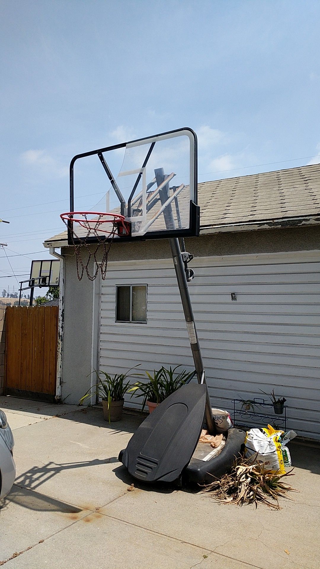 Basketball hoop