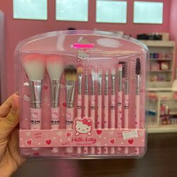 Hello Kitty Make Up Brushes 