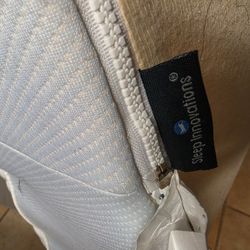 Memory foam Queen mattress by Sleep Innovations