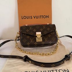Louis Vuitton Pochette Metis Shoulder Bag