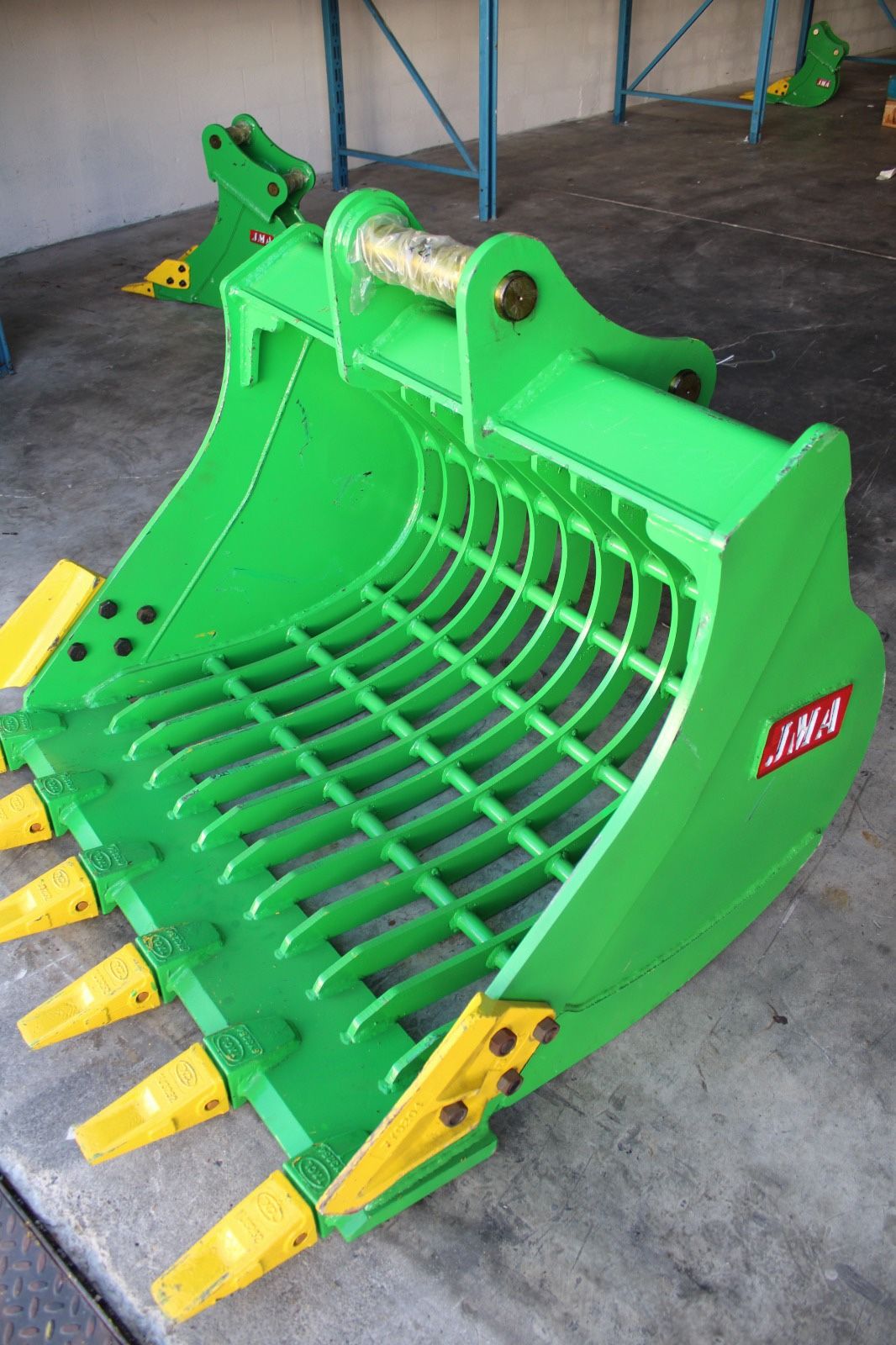 Excavator Kobelco SK150 / SK160 /SK170 / ED180 / ED190 Bucket Skeleton with Teeth and Side Cutter or Similar Machine.