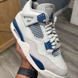 Jordan 4 “Military Blue” Sz 9