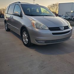 2004 Toyota Sienna (Thanksgiving Special Price)