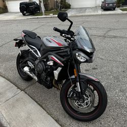 2022 Triumph Street Triple R