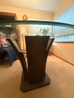 Round glass finning table with 4 chairs