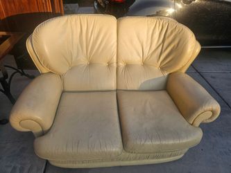 LEATHER LOVE SOFA