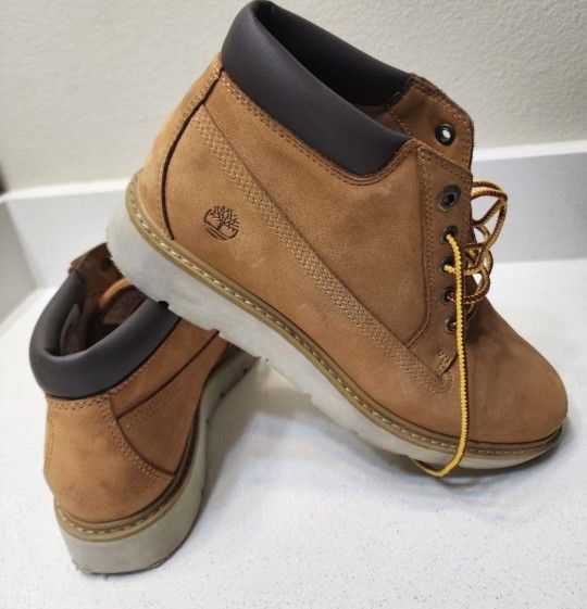 Timberland women's shoes with sensorflex comfort system. Size US 7.5, EU 38.5. Made in Vietnam. Very Good Condition.