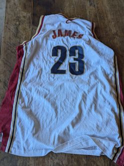 Lebron James Cavaliers Jersey 2XL