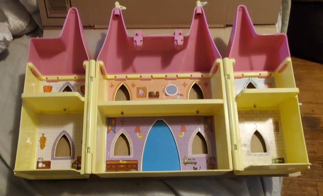 Peppa Pig's Princess Castle 4 Figures Included