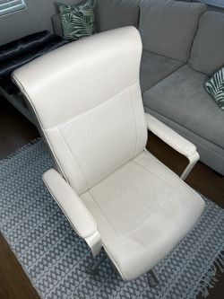 Office chair (beige)