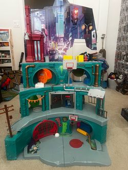 TMNT Teenage Mutant Ninja Turtles Sewer Lair Playset