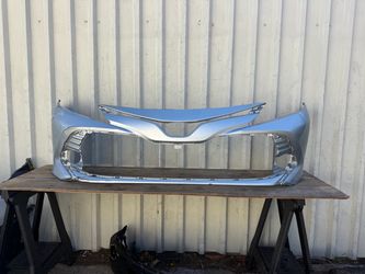 Toyota Camry XLE LE 2018 2019 2020 2021 2022 2023 Front bumper cover used original OEM