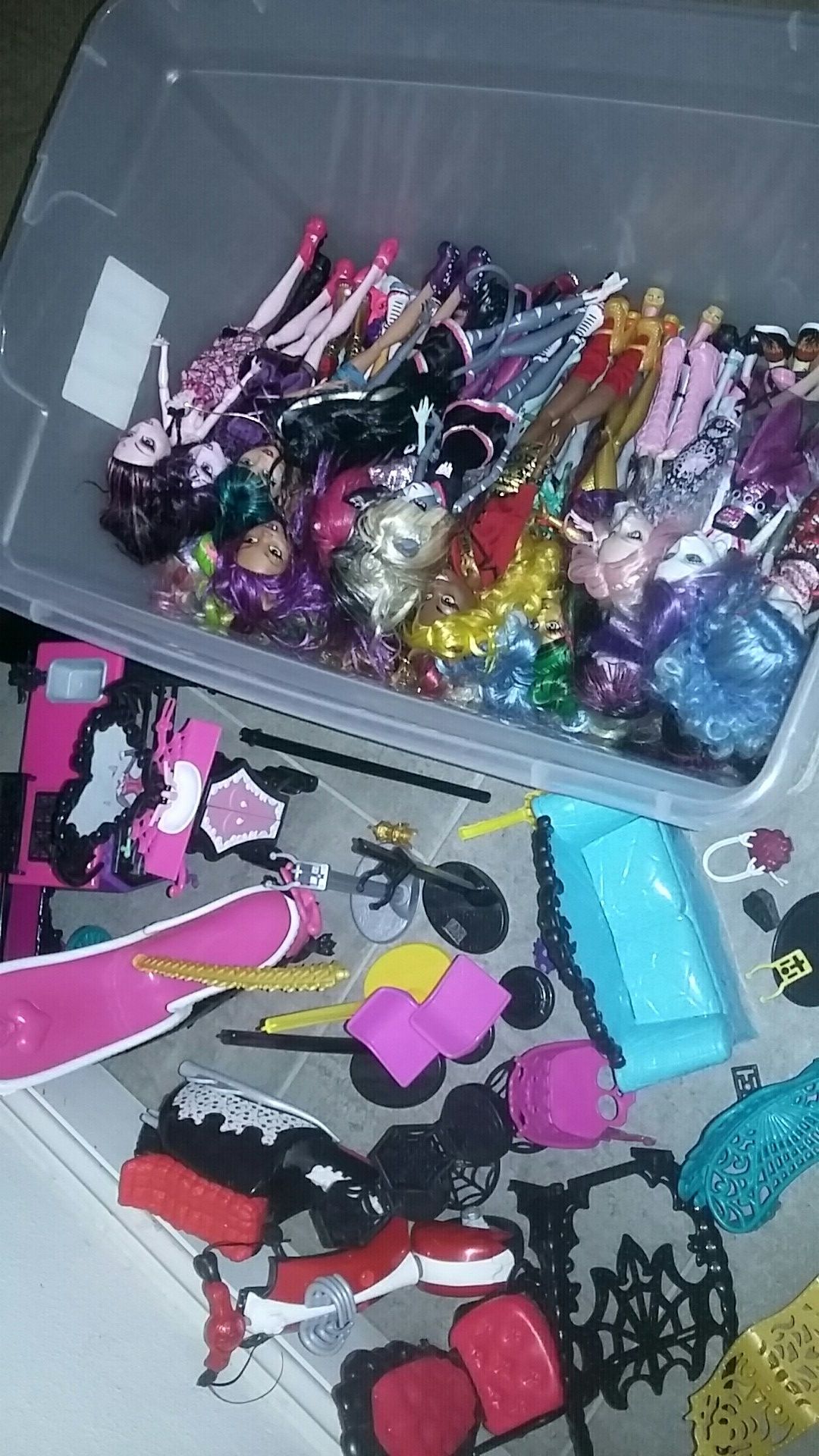 Monster High Dolls Huge Collection 40 Dolls + All Accessories!!!