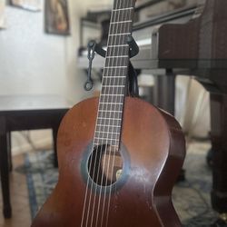 GUILD MARK I CLASSICAL GUITAR With Stand and Hard Case 
