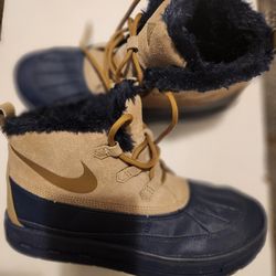 Nike sneakers shoes  size  7y and womens 8.5
