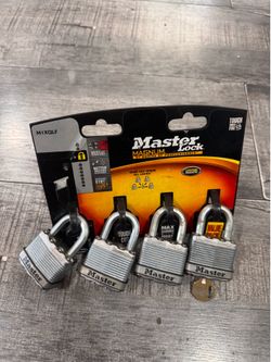 4 master locks keyed a like one key only, all use same key - 4 candados usan la misma llave     Fe6)