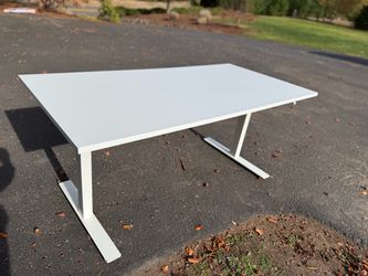 IKEA SKARSTA Large Sit/Stand Desks