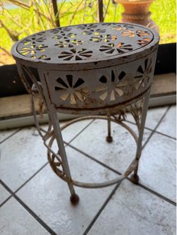 Vintage Metal Floral Cutout Plant Stand Groovy 70’s Design