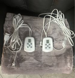 Queen Heated Electric Blanket with Dual Controls – $25