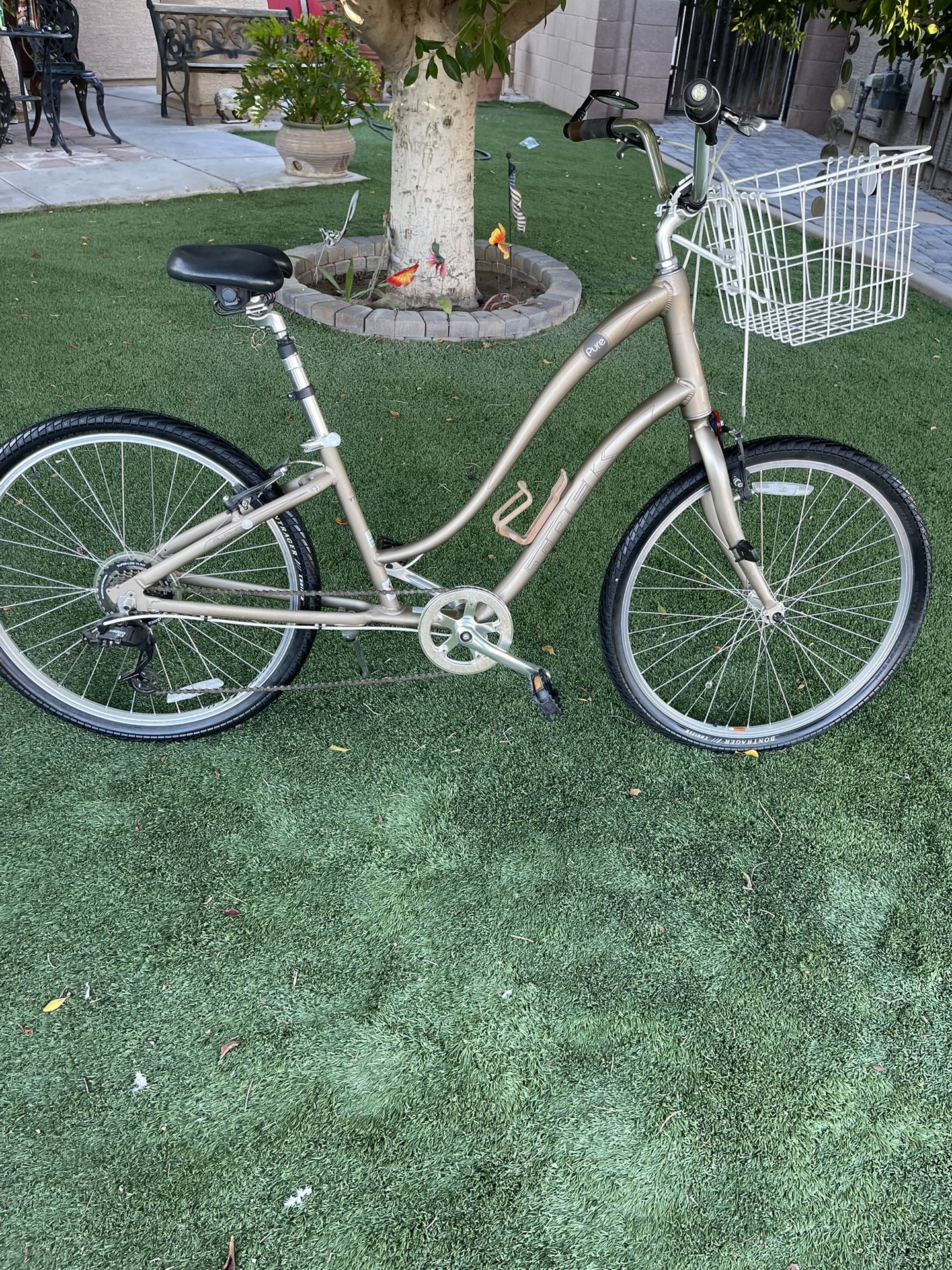 26 INCH TREK BIKE 