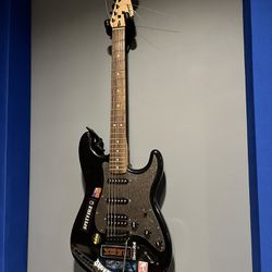 Squier Classic Vibe '70s Stratocaster HSS - Black with Maple Fingerboard. 