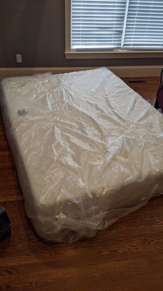 Zinus 12 Inch Memory Foam Queen Mattress