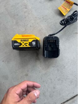Dewalt 5ah XR battery and charger