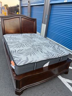 Queen bed like new